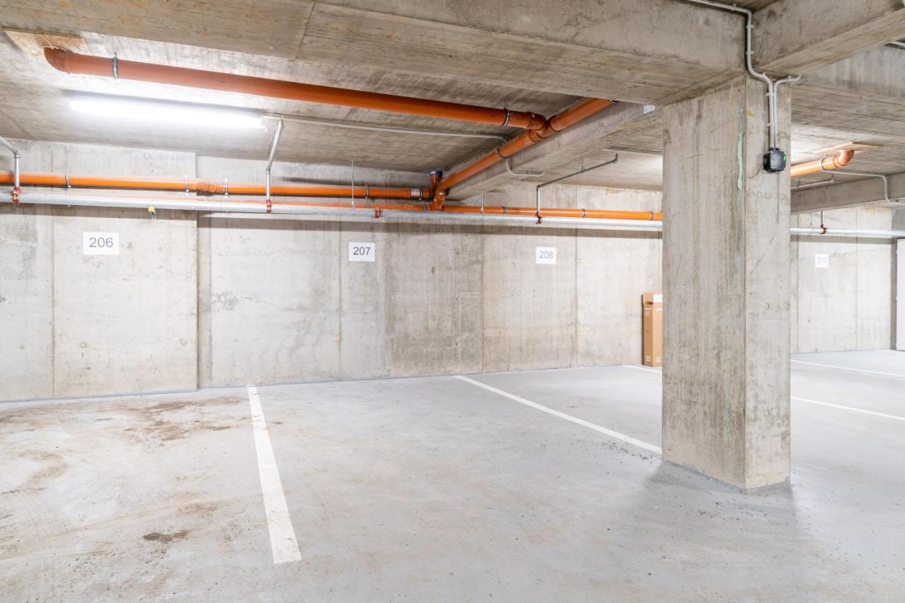 Апартаменти Brand New #51 With Free Secure Parking In The Center Прага